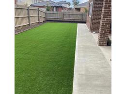 环保绿色的庭院绿化人造草坪的优点